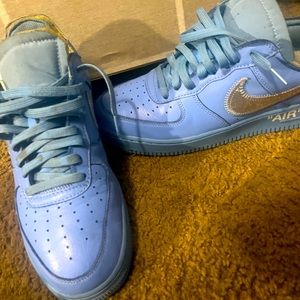 Nike Air Force 1 Low Off-
White MCA University
Blue/Metallic Silver-White